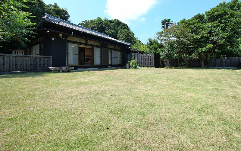 広い庭のある宿